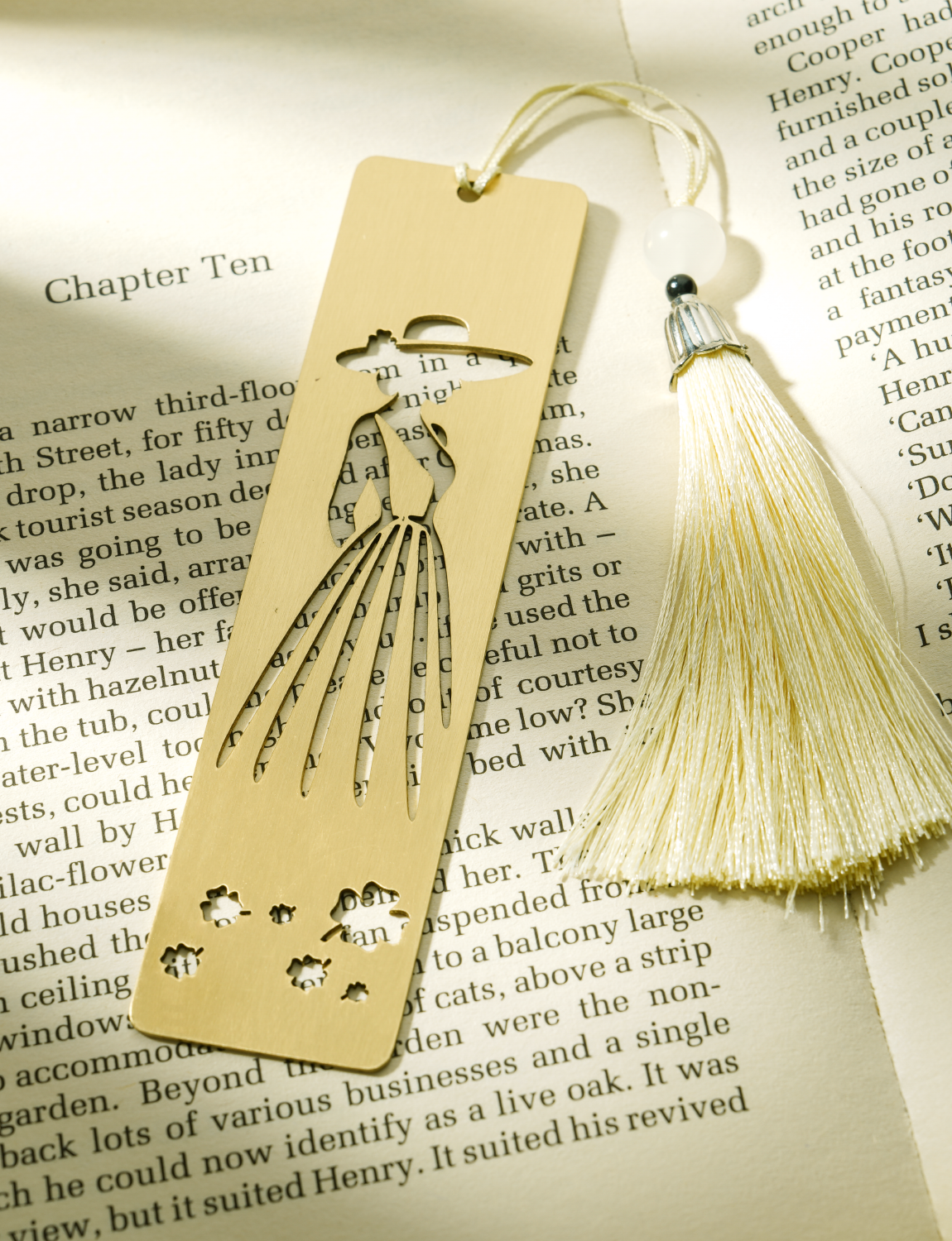 Elegant Brass Bookmark – Minimalist Line Art of Lady in Dress & Hat, Aesthetic Metal Page Marker for Women, Gifts for Readers, Book Lovers, Artists, and Writers (Cutout Silhouette)